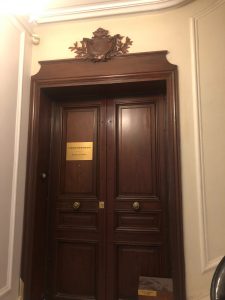 Porte totalement rénové lors d'un chantier de hall d'entrée