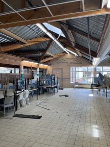 Début de la rénovation d'une école, les préparatifs